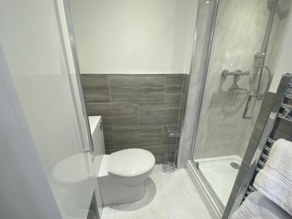 מלון Corfe Mullen The Lily Pad Near Poole Dorset Self Contained Private Entrance And Free Parking מראה חיצוני תמונה