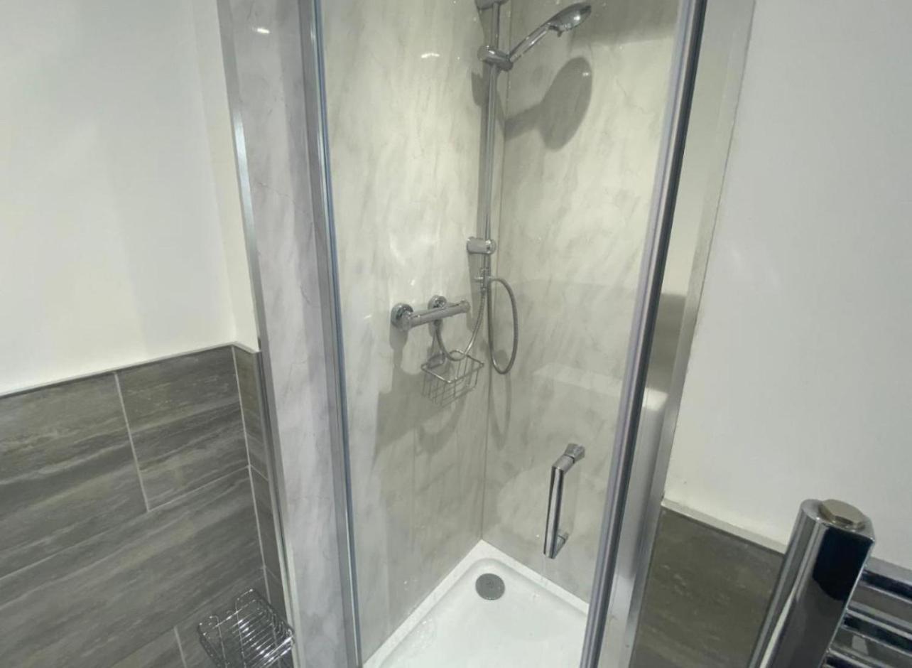 מלון Corfe Mullen The Lily Pad Near Poole Dorset Self Contained Private Entrance And Free Parking מראה חיצוני תמונה